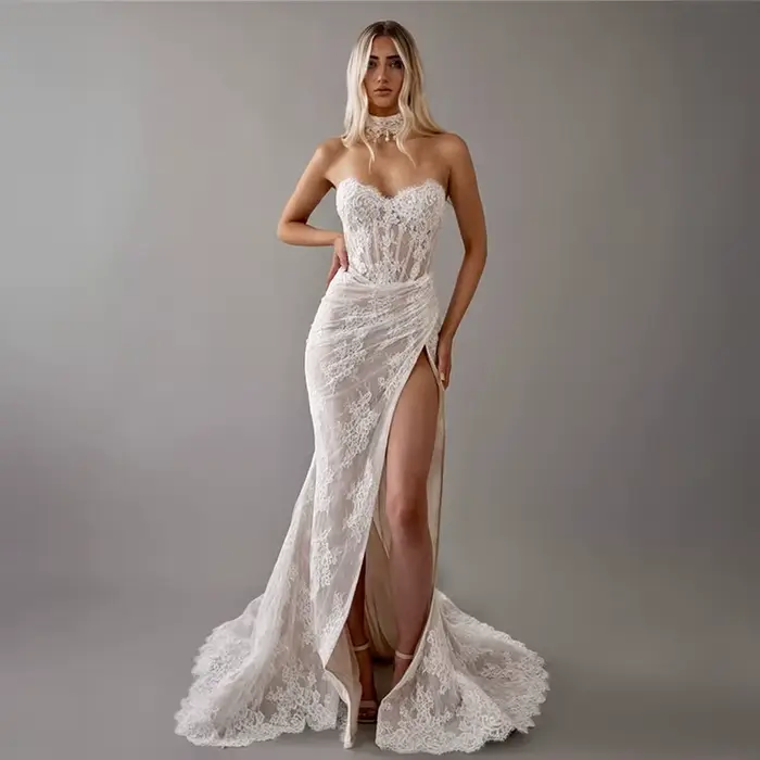 Robe de mariée en dentelle sans bretelles, glamour, personnalisée, avec fente latérale, détail drapé