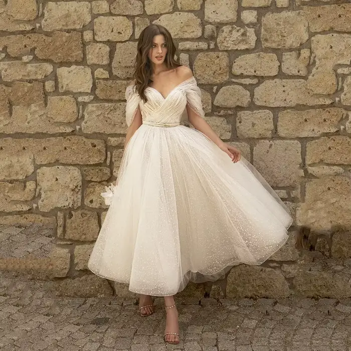 Robe de mariée boho chic courte en polyester avec soutien-gorge intégré pour cérémonies de plage et occasions spéciales