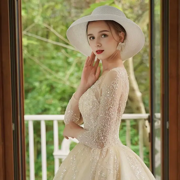 Robe de mariée à manches longues style forêt broderie de paillettes train détachable pour femmes enceintes occassions spéciales