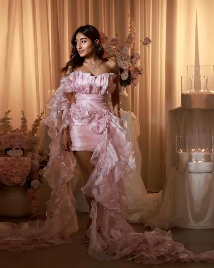 Jolies robes courtes plissées roses pour femmes