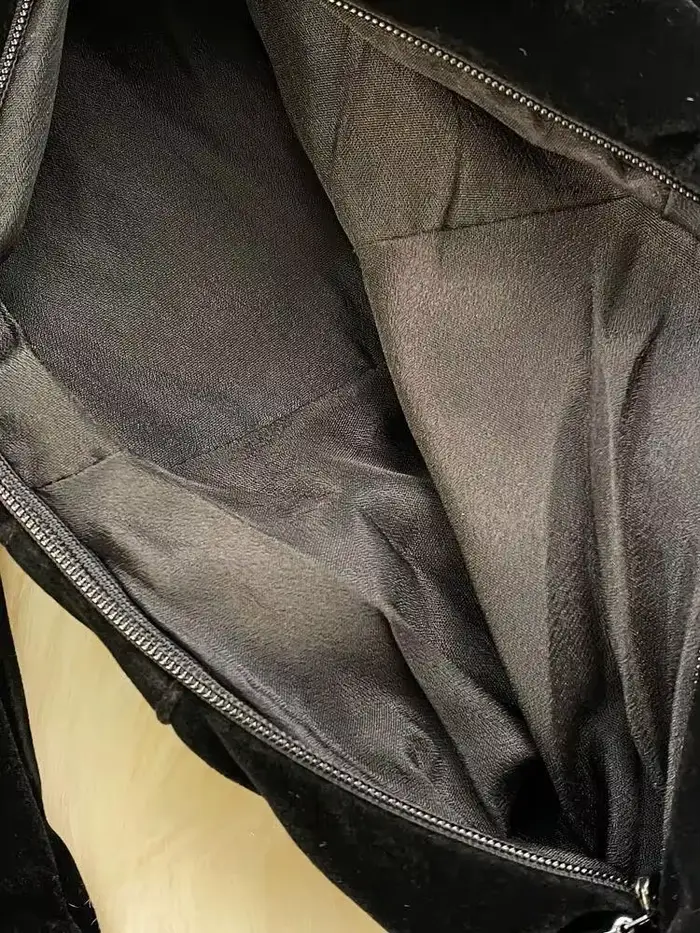 Robe élégante en velours noir pour femme coupe ligne A taille empire manches longues et boutons pour occasion hivernale