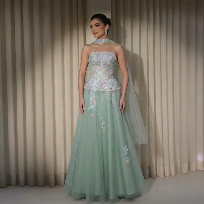 Robe de soirée élégante vert sauge Sharon Said 2026 avec écharpe