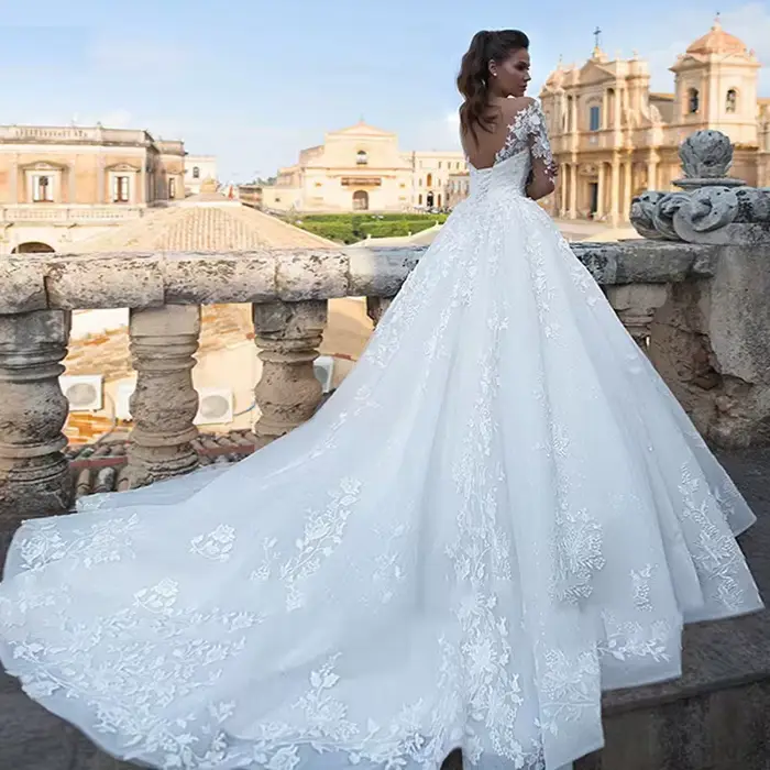 Robes de mariée élégantes blanches/ivoire 2026