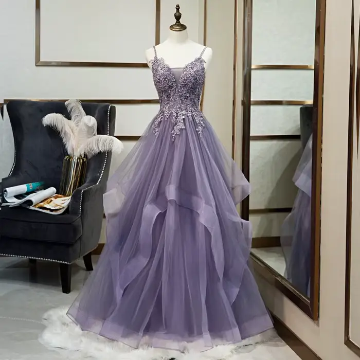 Robes d'hôte de scène, fiançailles
