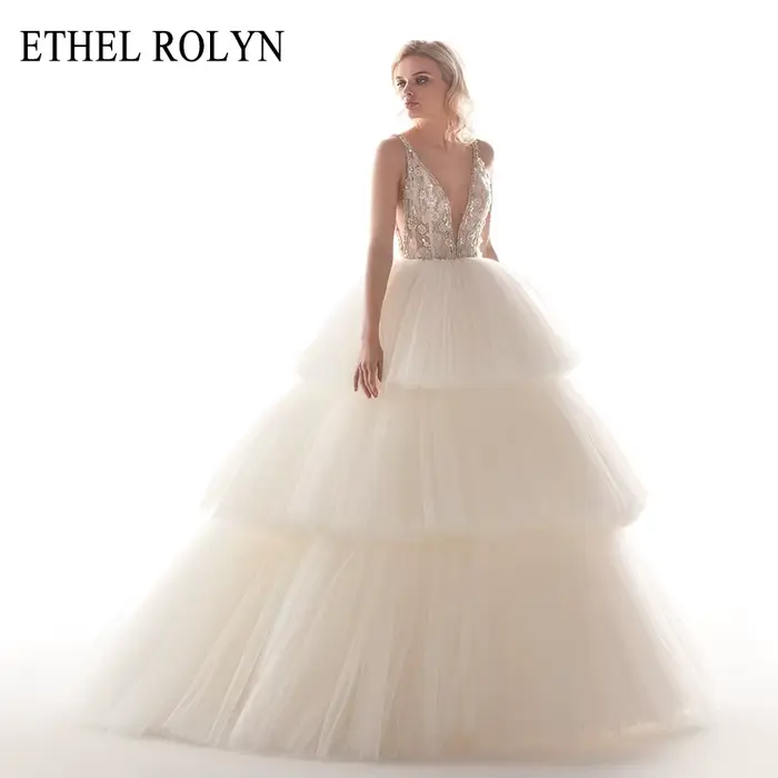 Robe De mariée trapèze en Tulle à volants, col en v, fleurs 3D, cristal, dos nu, ETHEL ROLYN, person