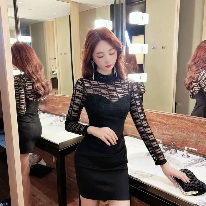 Robe noire courte à manches longues pour femmes