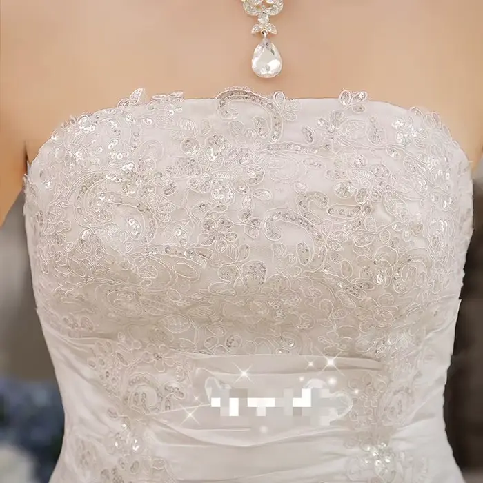 Robes de mariée en dentelle princesse personnalisées avec train