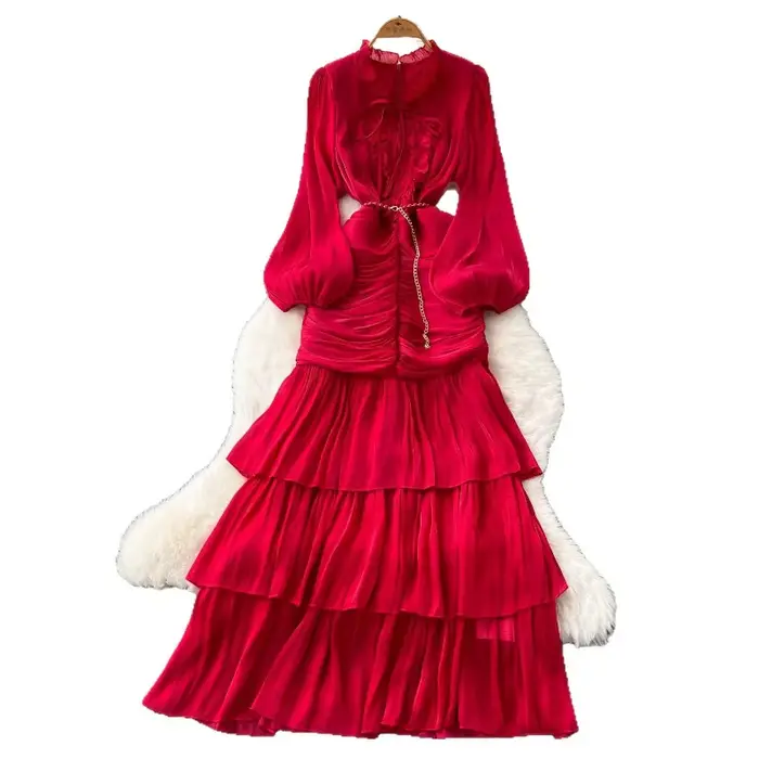 Robe longue femme style français printemps-été 2026 avec empiècements en dentelle et taille ajustée