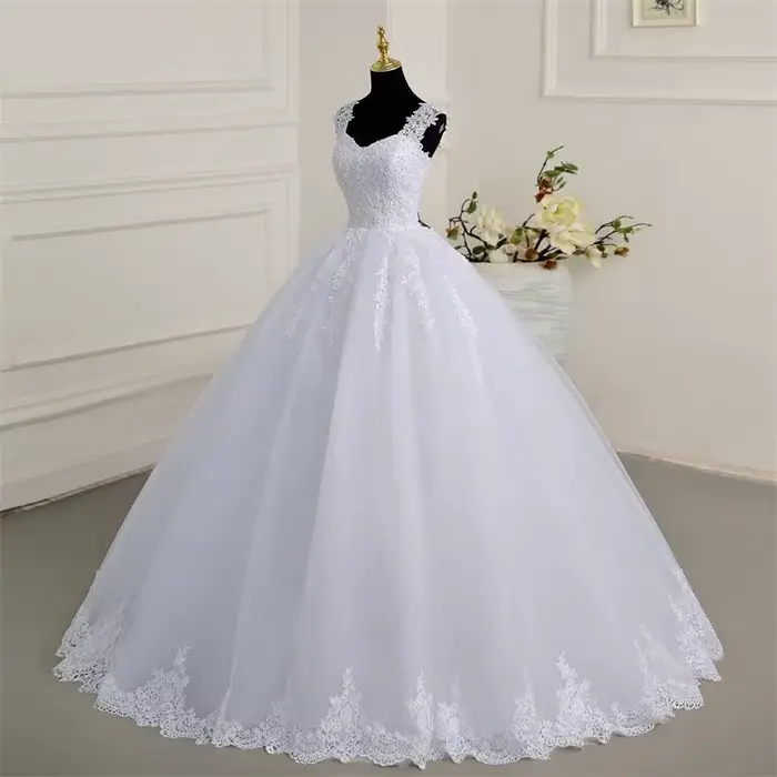 Robe de mariée classique en dentelle exquise pour femmes grandes tailles occassions spéciales élégante à offrir