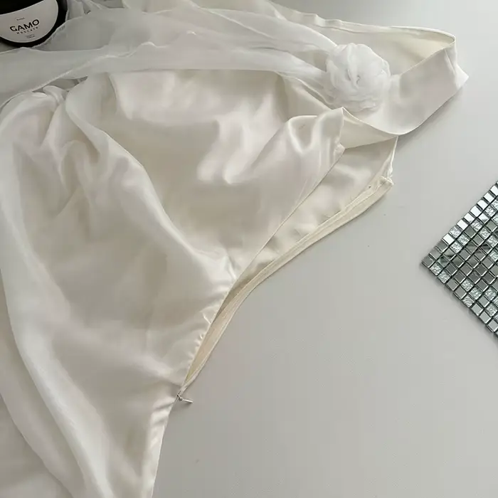 Robe en mousseline de soie blanche chic à plusieurs niveaux pour femmes