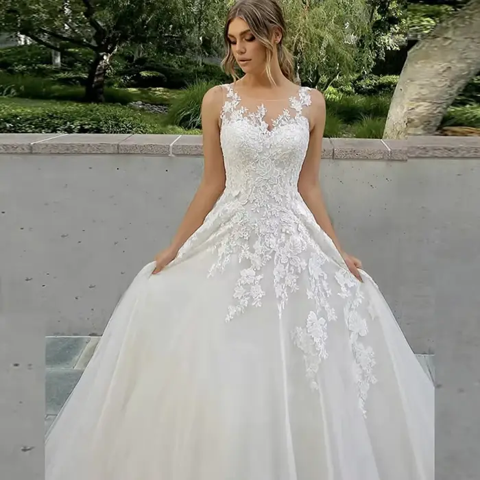 Robe de Mariée Élégante en Dentelle Simple