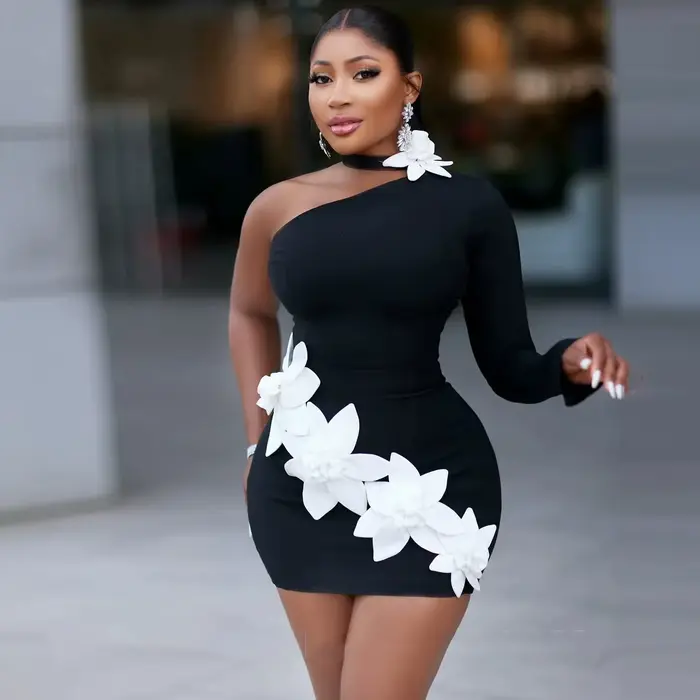 Mini-robe de bal chic noire et blanche à motifs floraux, à manches longues, extensible, asymétrique 