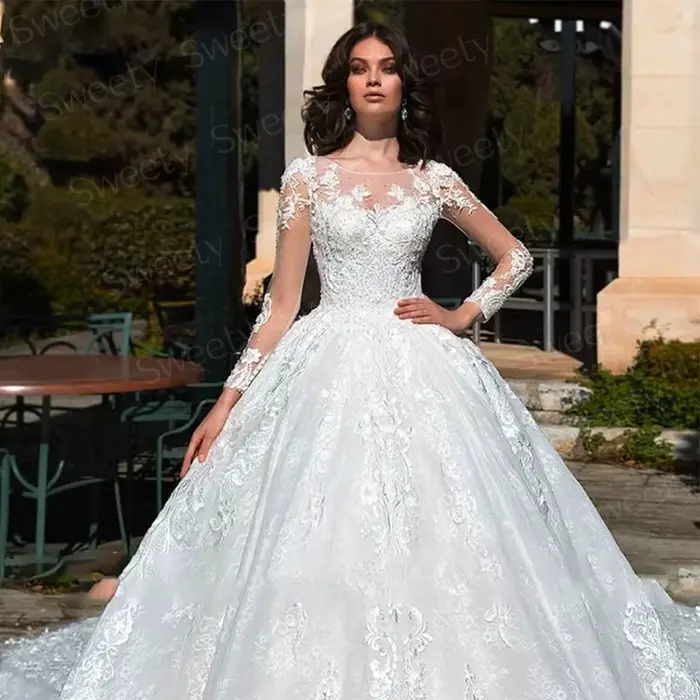 Robe de Mariée Glamour en Dentelle Brodée sur Filet