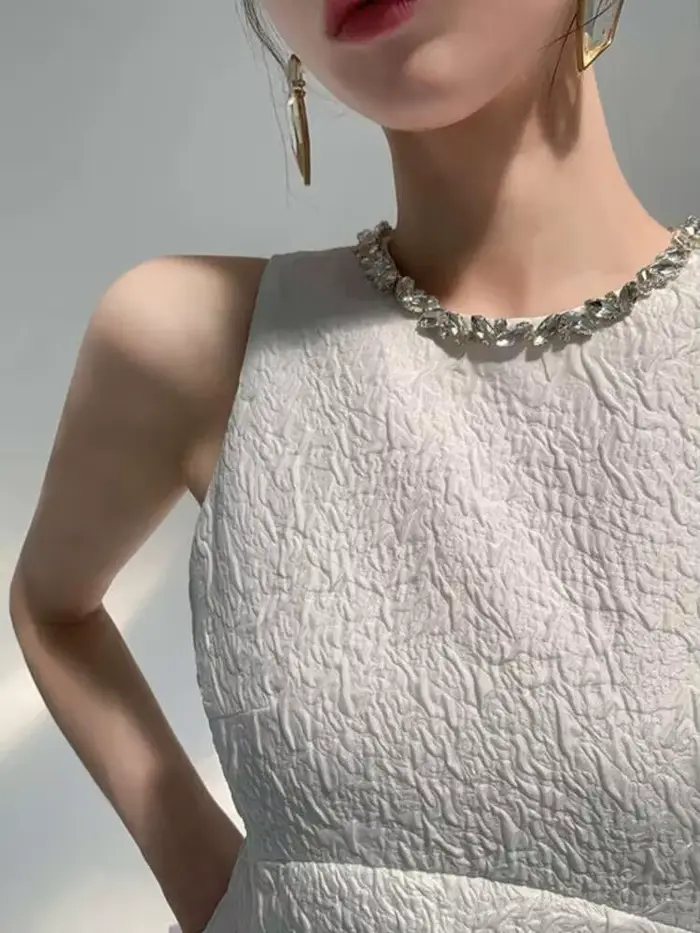 Robe midi femme col rond sans manches taille empire style vintage robe de bal nouvelle collection automne occassion spéciale soirée chic晚会的余下部分将保持您的请求，但请注意，根据您的指示，HTML代码中不应包含任何关于颜色或尺码的信息。以下是按照您的要求生成的标题： ###TITRE### Robe midi femme col rond sans manches taille empire style vintage robe de bal nouvell