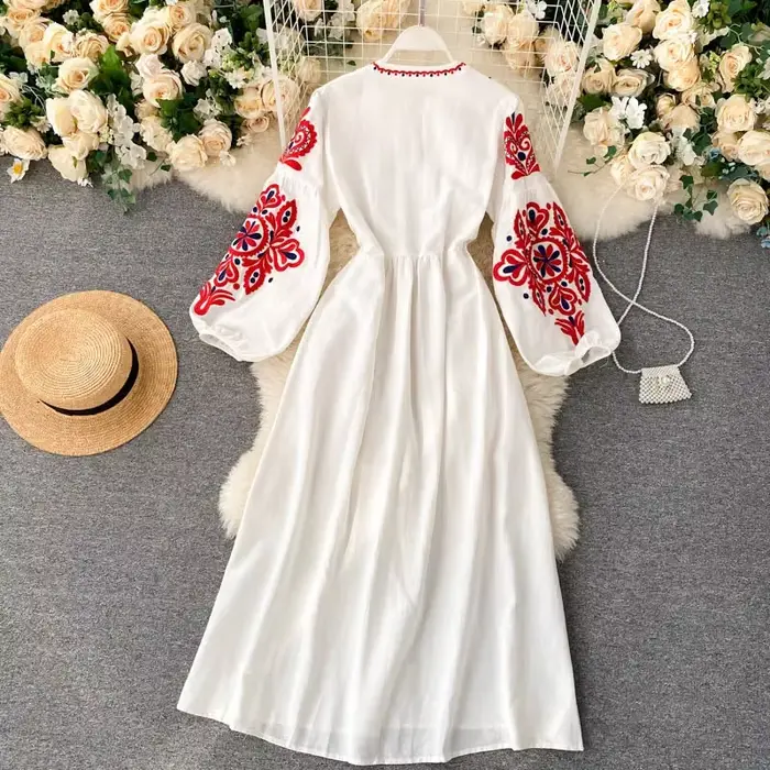 Robe brodée bohème pour femmes