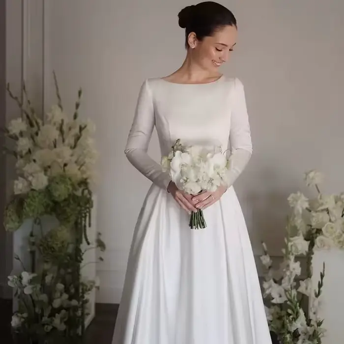 Robe de mariée longue trapèze blanche personnalisée