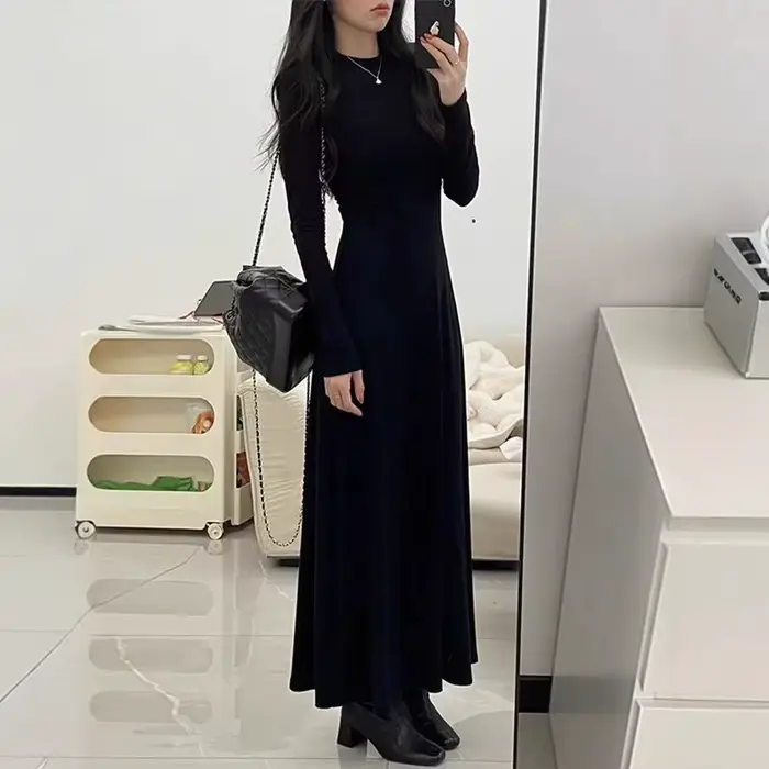 Robe longue noire élégante Hebe Style à manches longues