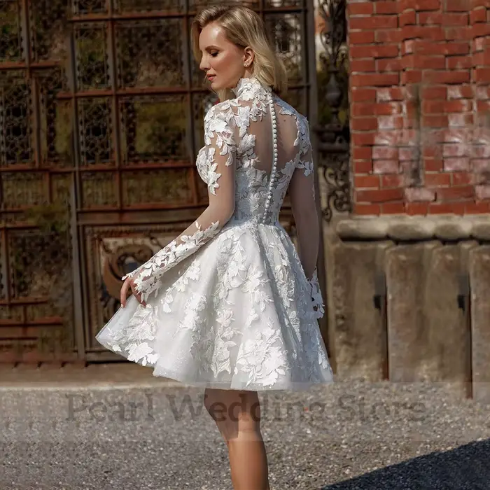 Charmante robe de mariée courte avec appliques