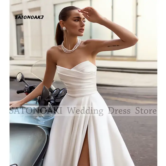 Robe de mariée en satin blanc personnalisée, élégante et fendue sur le côté pour femmes, idéale pour les mariages et autres cérémonies importantes