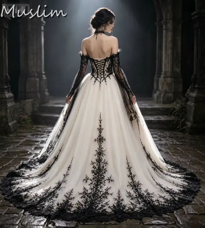 Robe de mariée gothique noire en dentelle blanche