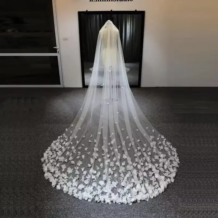 Voile de mariage long pour patients, fleurs 3D, dentelle florale, pétales luxueux blancs, mariée ave