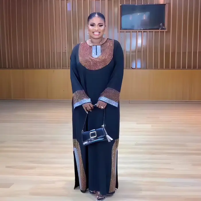 Nouvelle Collection : Caftan Marocain pour Femme avec Décoration en Strass, Robe Traditionnelle Nigé