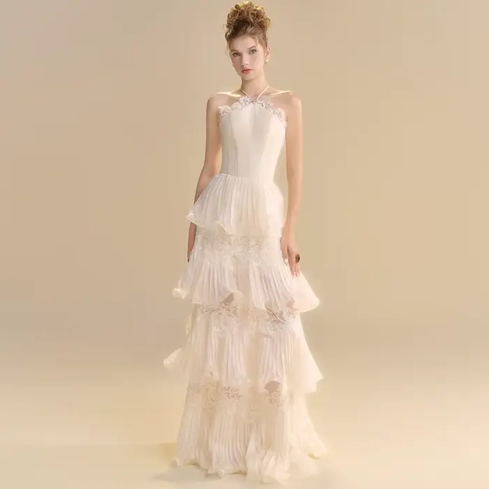 Robe de soirée moderne en organza, élégante, à col licou, sans manches, avec appliques délicates, à 