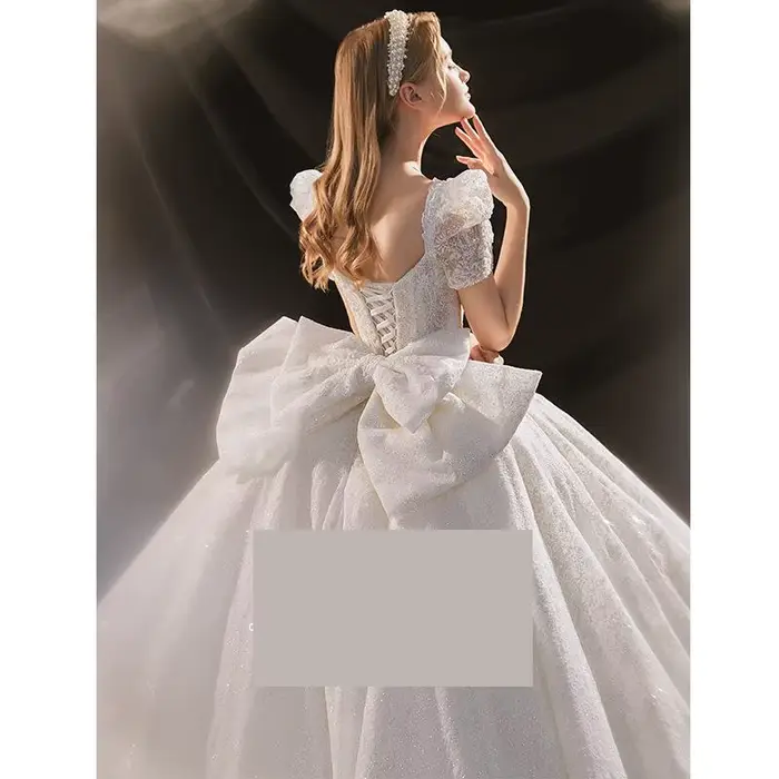 Nouvelle robe de mariée col carré élégante brodée ciel étoilé jupe