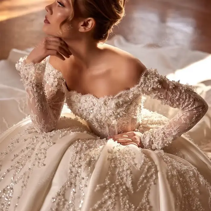 Robe de Mariée Élégante en Taffetas avec Perles et Dentelle Col Bateau Manches Longues Personnalisée Occasions Spéciales