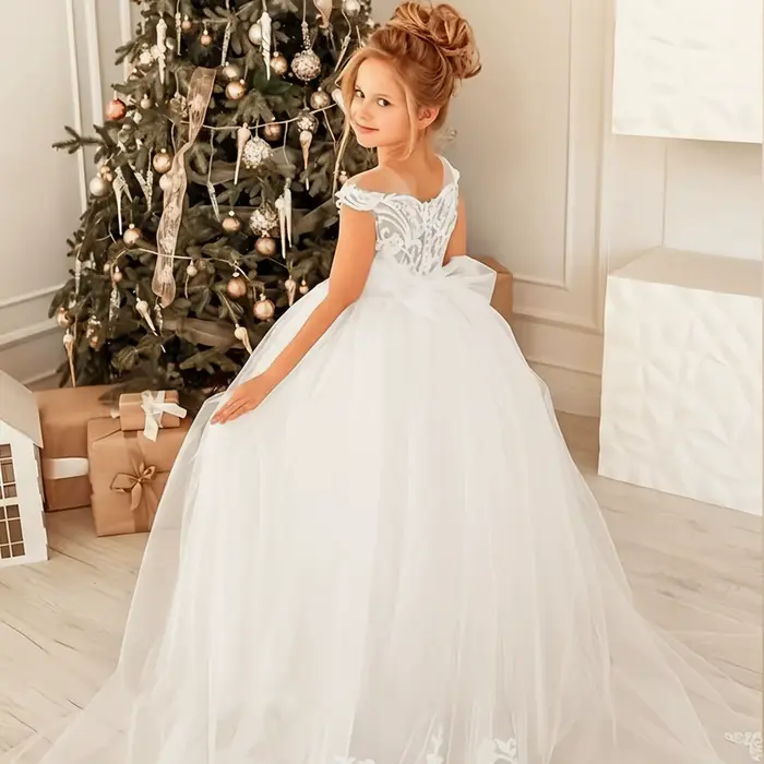 Robe de demoiselle d'honneur blanche en dentelle à épaules dénudées avec traîne pour filles