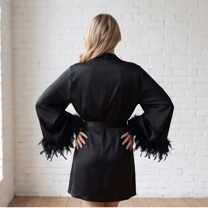 Robe courte noire LEDP avec bordure en plumes pour femmes, robe de mariée, mini-peignoir de matin, cadeau pour demoiselles d'honneur, robes kimono de mariée 2026