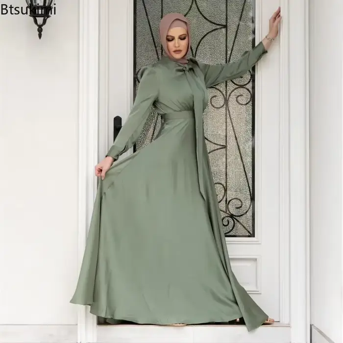 Robe élégante en satin pour femmes