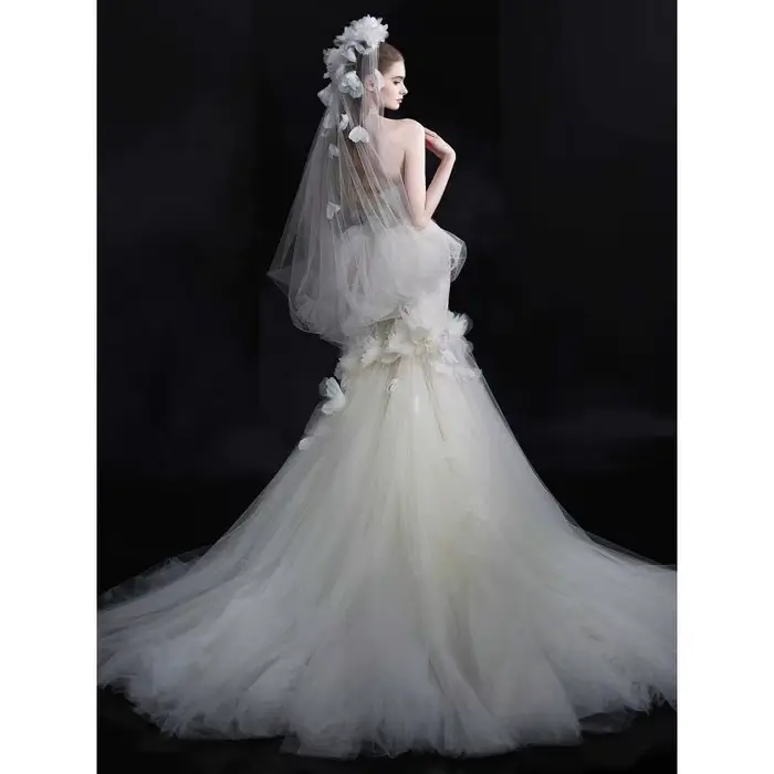 Robe de mariée classique amincissante avec train de balayage en satin et dentelle pour femmes occasions spéciales