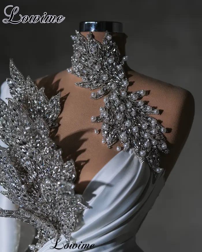 Robe de soirée blanche à col haut