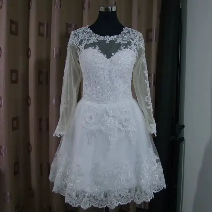 Robe de mariée française en dentelle brodée avec train de balayage/brosse pour femmes, élégante et sexy pour les cérémonies de mariage et autres occasions spéciales