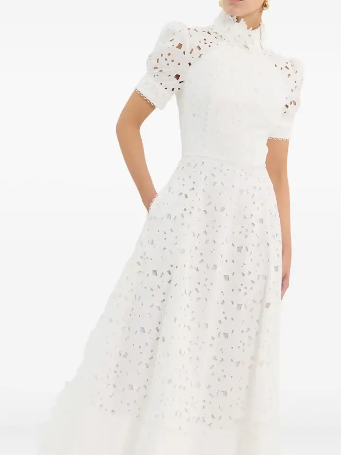 Robe de soirée blanche élégante col haut manches courtes coupe trapèze longueur thé dentelle pour femmes occasions spéciales