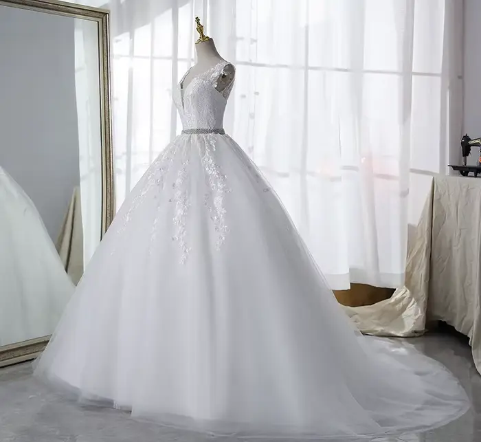Robe de mariée en dentelle classique col en V dos nu grande taille pour femmes occasions spéciales