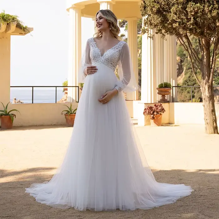 Robe de mariée ivoire blanche pour mariée enceinte