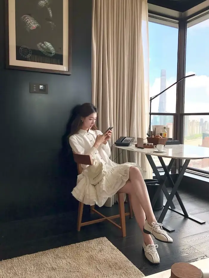 Robe chemise à volants moelleux à manches longues pour femmes