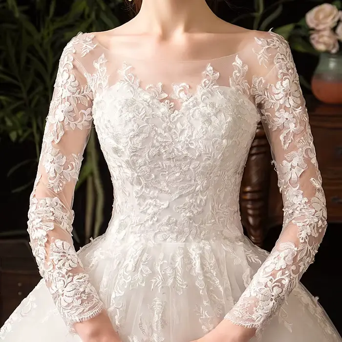 Robe De mariée blanche en dentelle brodée à manches longues