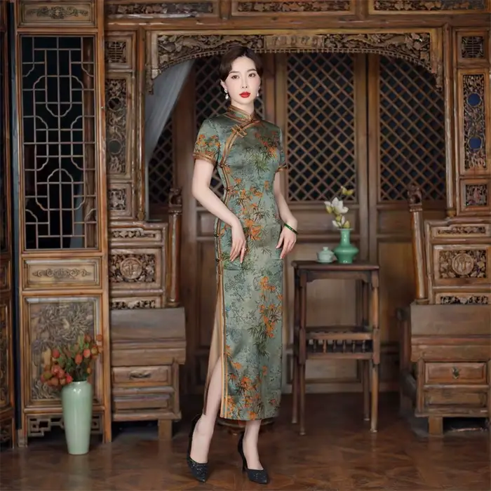Robe qipao élégante à col mandarin pour femmes