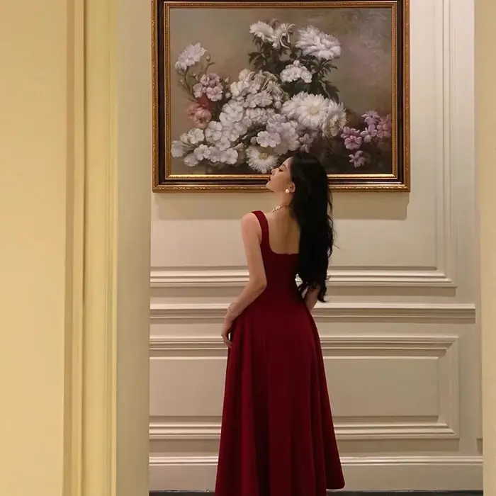 Robe Hepburn Rouge Épaule Inclinée Style Français Élégante Tour de Taille Empire Polyvalence Occasions Spéciales