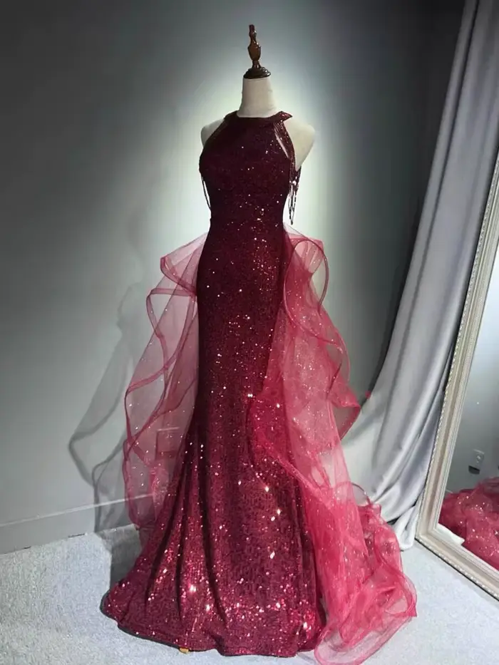 Robe de soirée bleu marine élégante avec train de balayage et décoration de fleurs pour femmes occasions spéciales
