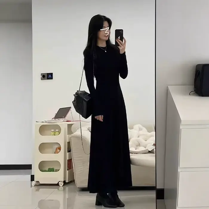 Robe longue noire élégante Hebe Style à manches longues