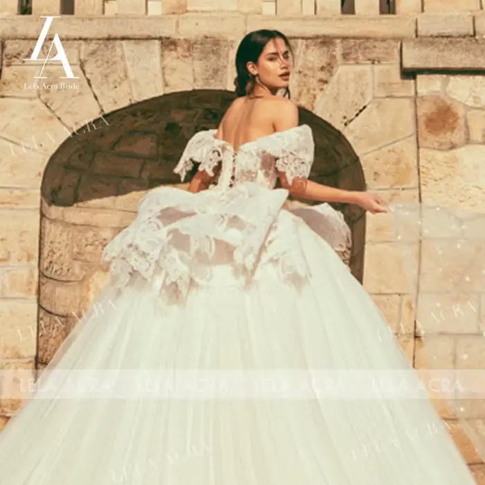 Robe de mariée LelaAcra JK01 en satin perlée sans manches avec broderie et perles pour mariage et soirées spéciales