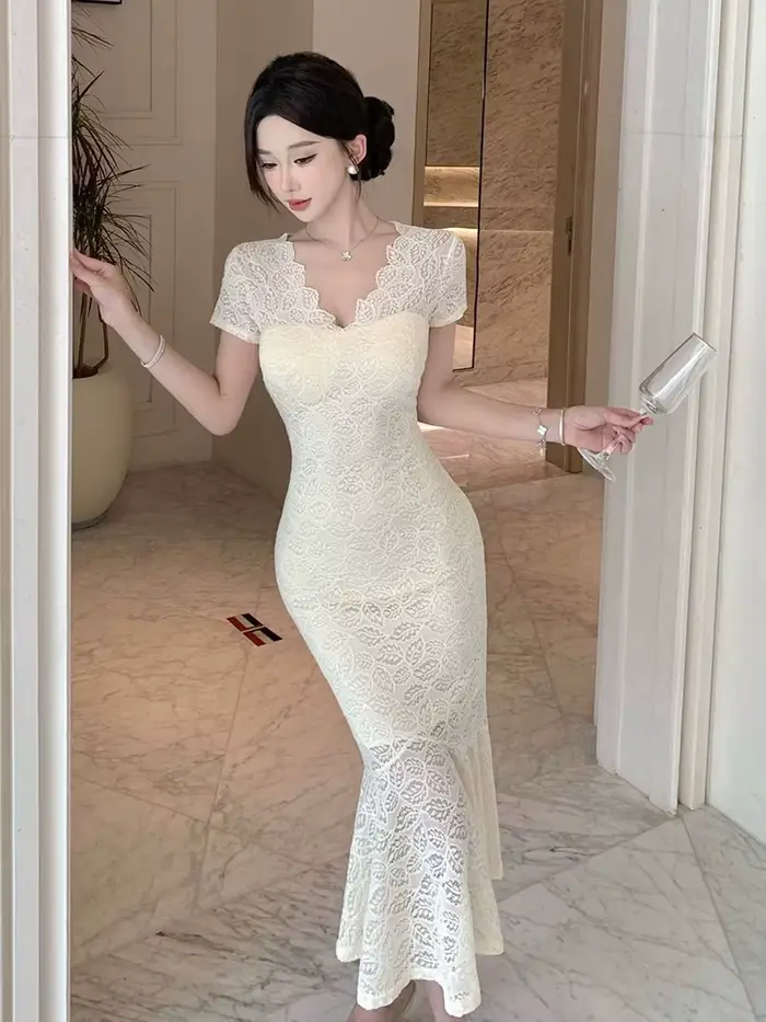 Robe de soirée française Fairycore en dentelle rose transparente pour femmes, silhouette sirène, col en V, bord volanté, idéale pour bal et événements de rue
