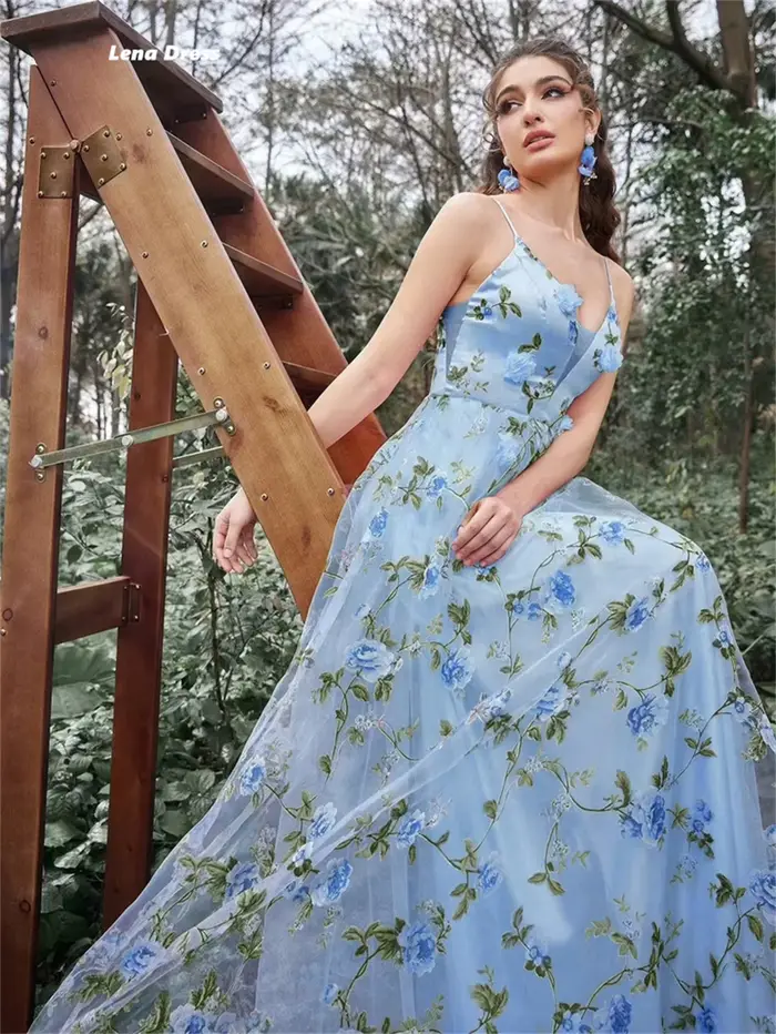 Lena Line A luxe robes de bal 2025 col en v
