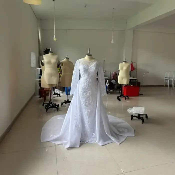 Robe de mariée sirène en dentelle à manches longues