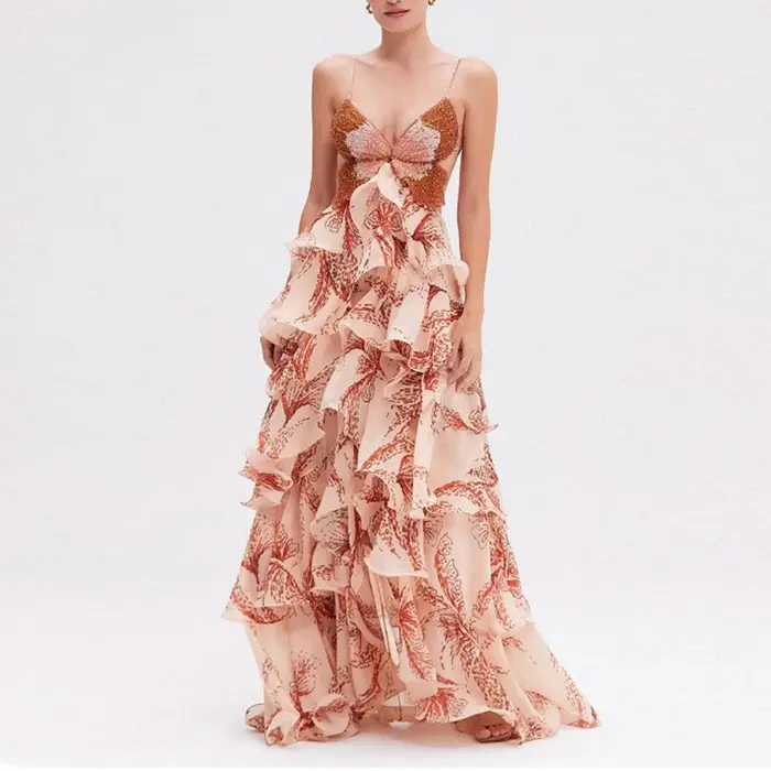 Robe longue plissée à volants