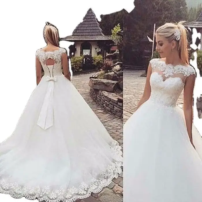 Robe de mariée blanche à épaules dénudées